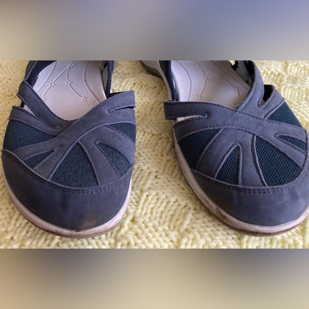 Easy Spirit Sandals